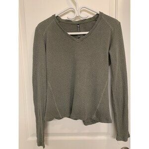 Kuhl Lyrik V-neck Sage Green Waffle Knit Long Sleeve Sweater Women’s XSmall‎